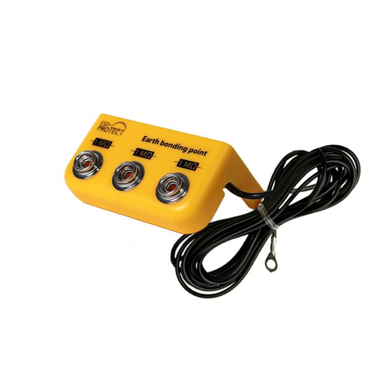 EP0102001 Erdungsbox mit 3x DK10 Ringoese 1